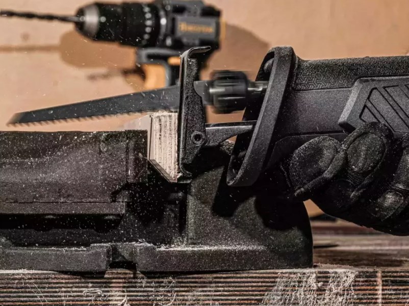 Piła szablasta 1700W BESTEN BE2541